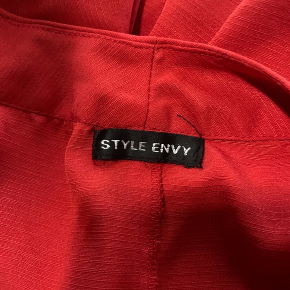 Style Envy Red Button Down Crop Top Size Medium - Picture 4 of 4